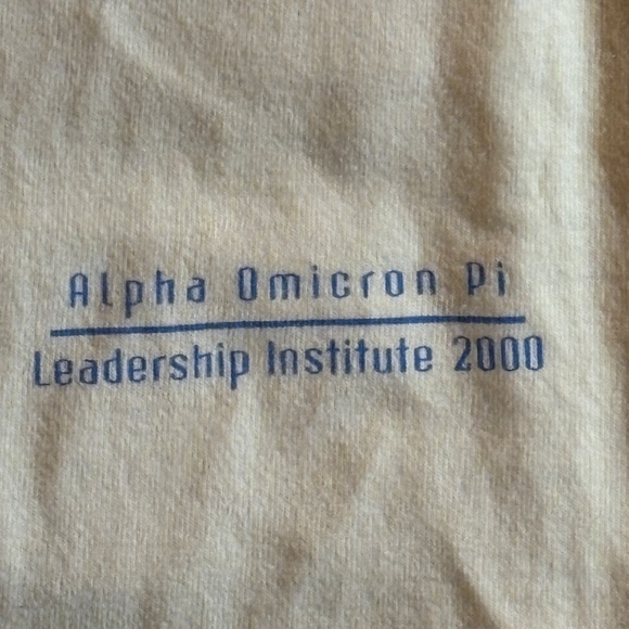 Alpha Omicron Pi Vintage 2000 Leadership Institute T-Shirt with Misspelled Word - Picture 2 of 10